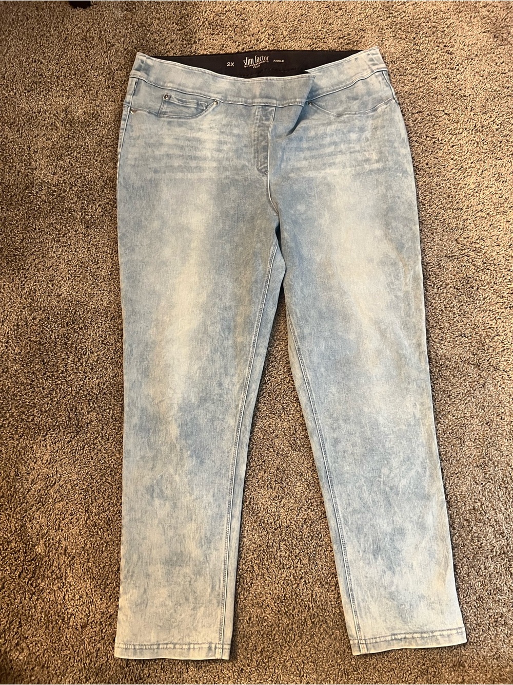 Slim-Factor by Investments Plus Light Wash Women’s Jeans